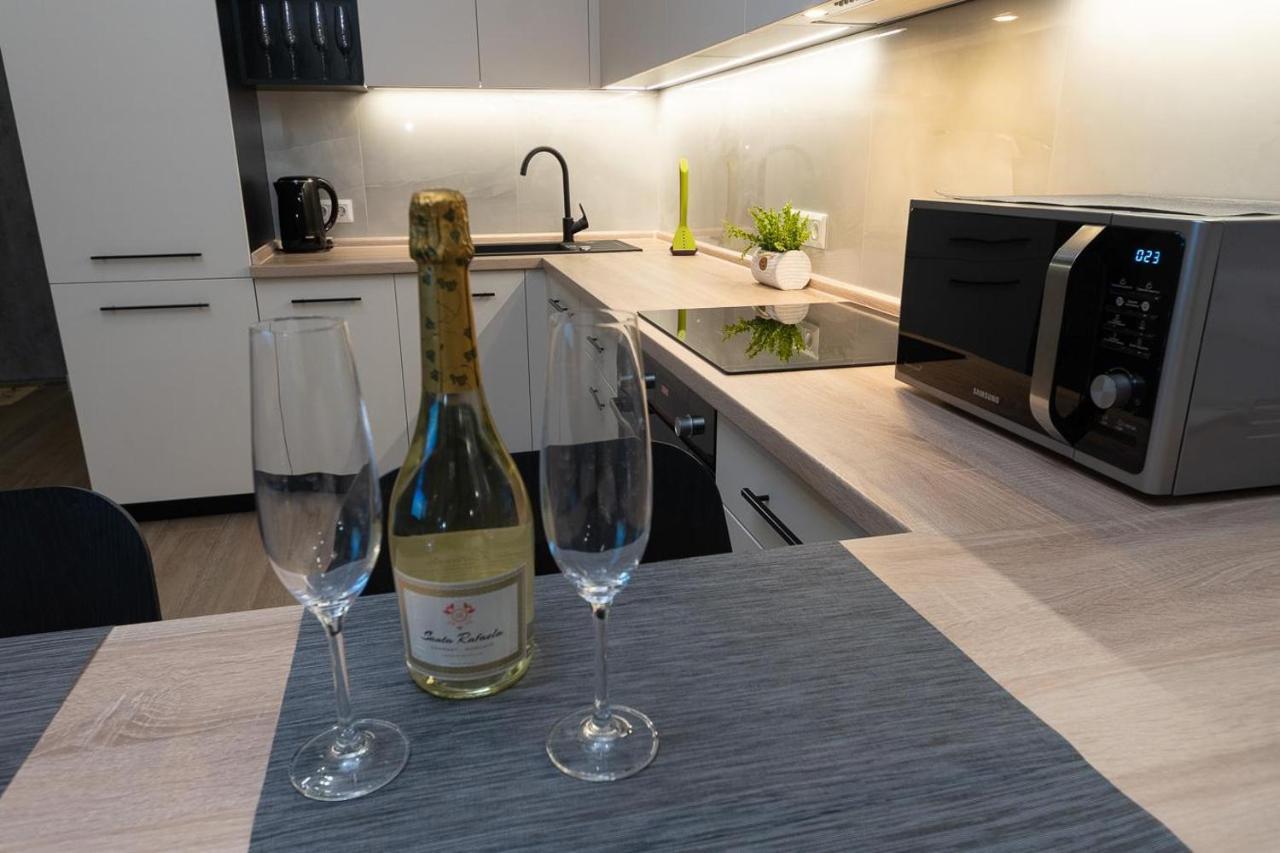 New Modern Apartments. Metro Minskaya Κίεβο Εξωτερικό φωτογραφία